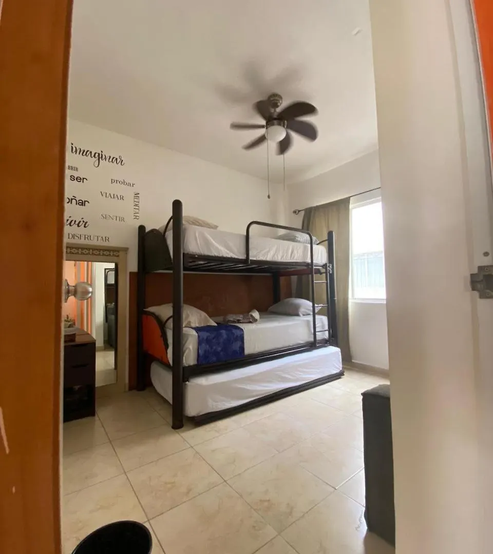 Apartamento En Fraccionamiento Privado 6 Personas, 5 Camas, Piscina Cerca De La Playa Playa del Carmen